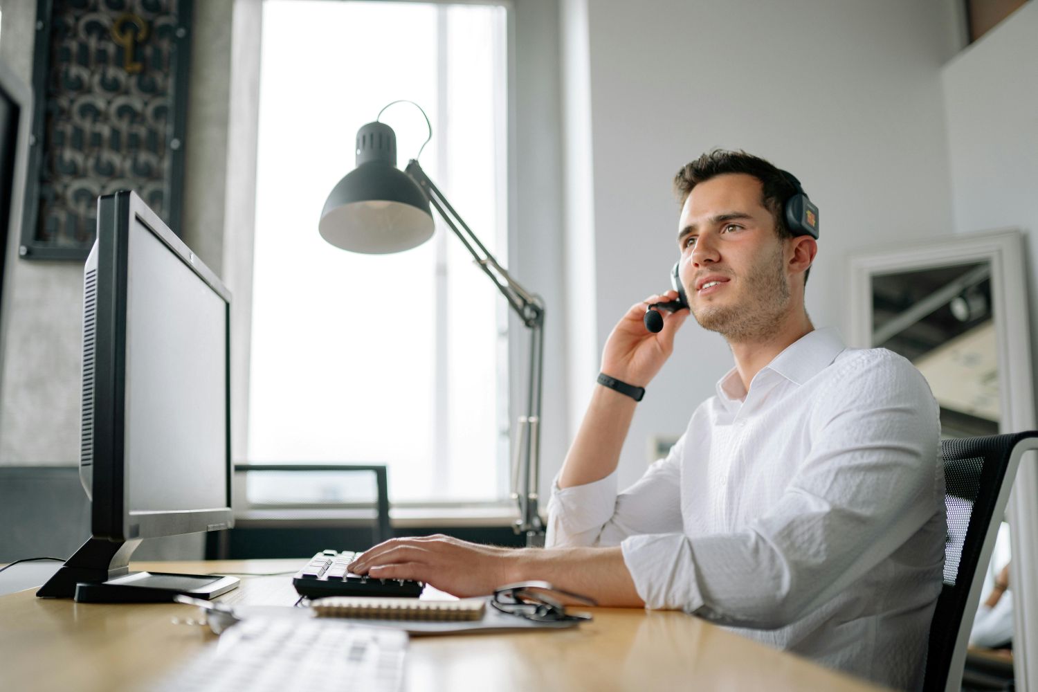 consultant-au-travail-réunion-gestion-projet solution gestion pour société de services